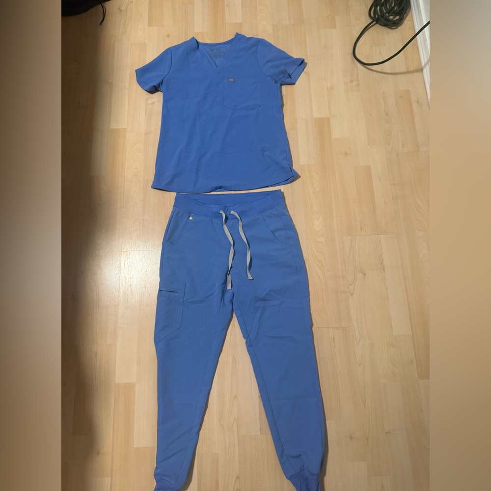 Blue Two-Piece Scrub Set - Pocket Top & Drawstring Pants